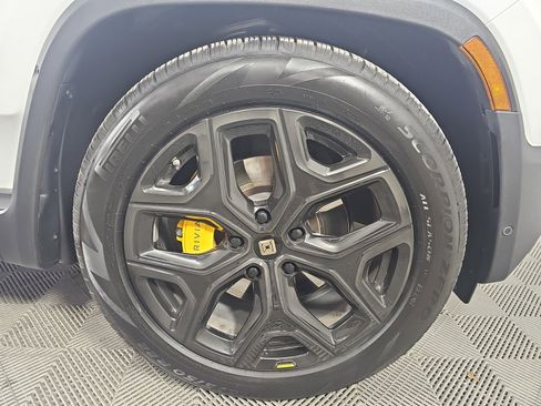 Used 2023 Rivian R1T Adventure image 12