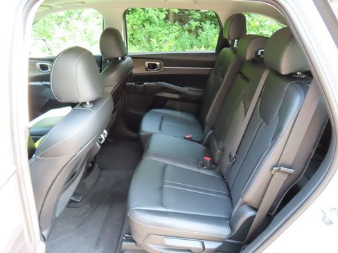 Certified 2023 Kia Sorento S w/ Panoramic Sunroof Package AWD/4WD image 32