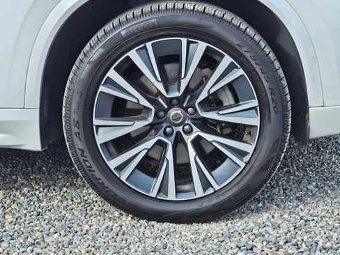 Certified 2022 Volvo XC90 T5 Momentum w/ Climate Package image 9