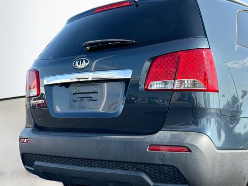 Used 2011 Kia Sorento 2WD w/ Convenience Pkg image 5