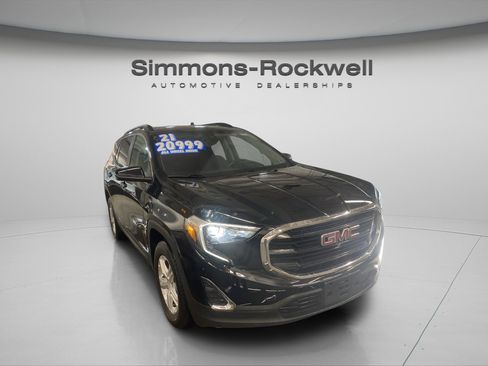 Used 2021 GMC Terrain SLE w/ Driver Convenience Package image 3