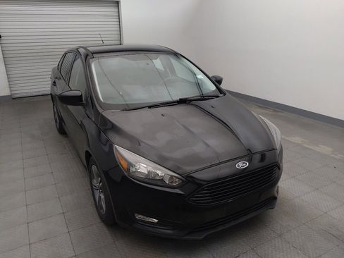 Used 2018 Ford Focus SE w/ SE Appearance Package FWD image 14