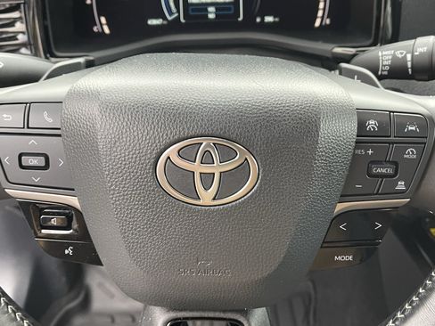Certified 2025 Toyota Camry SE FWD image 19