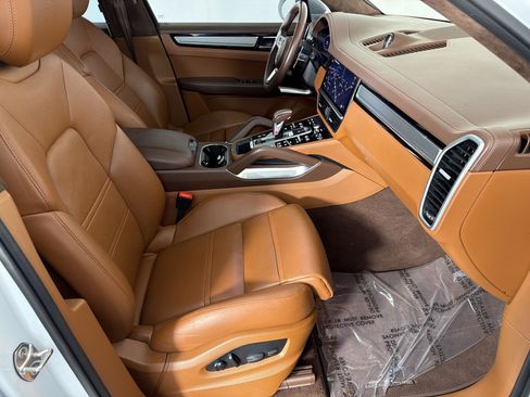 Certified 2022 Porsche Cayenne Turbo S AWD/4WD image 30