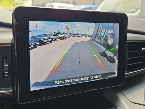 Used 2023 Ford Explorer XLT w/ Equipment Group 202A AWD/4WD image 25