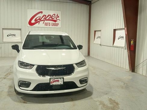 New 2026 Chrysler Pacifica Select image 2