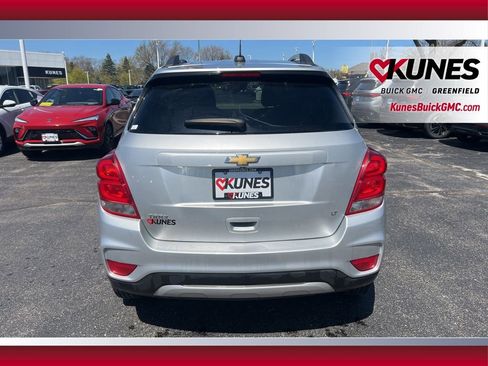Used 2020 Chevrolet Trax LT w/ LT Convenience Package FWD image 6