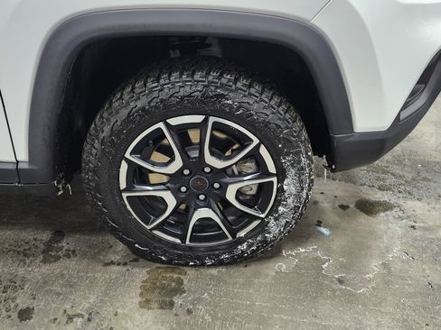 Used 2025 Jeep Compass Trailhawk image 11