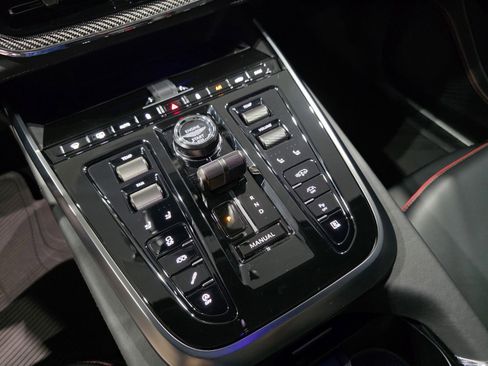 Used 2025 Aston Martin DBX 707 image 15