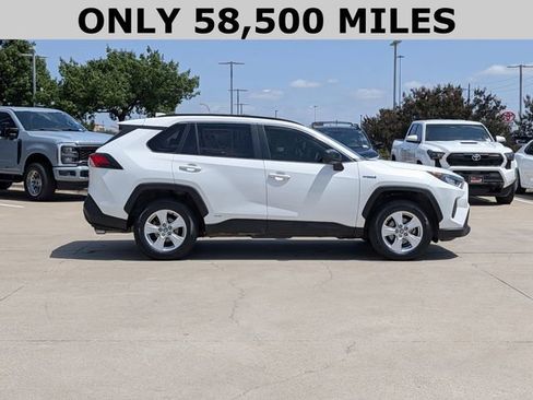 Used 2021 Toyota RAV4 LE AWD/4WD image 4