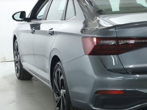 Used 2025 Volkswagen Jetta SE w/ Black Wheel Package image 40