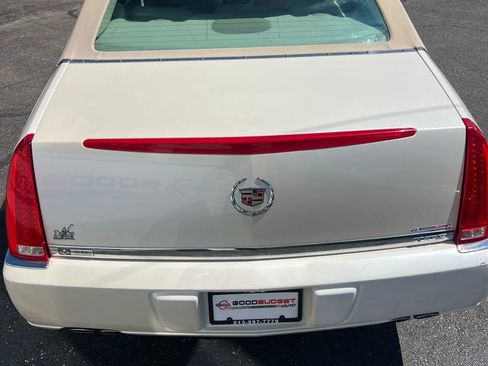 Used 2009 Cadillac DTS w/ Trunk Convenience Package image 16