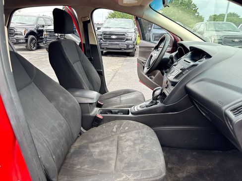 Used 2016 Ford Focus SE FWD image 21