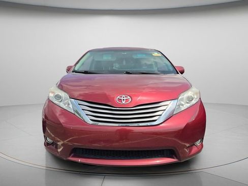 Used 2015 Toyota Sienna XLE FWD image 3