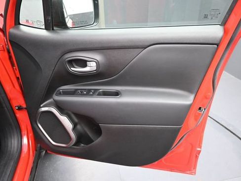 Used 2023 Jeep Renegade Latitude w/ Premium Group AWD/4WD image 29