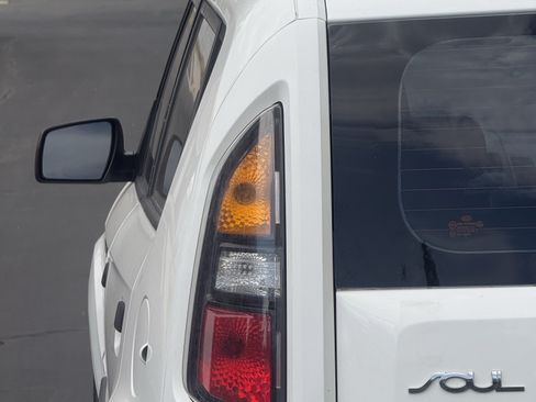 Used 2010 Kia Soul FWD image 20