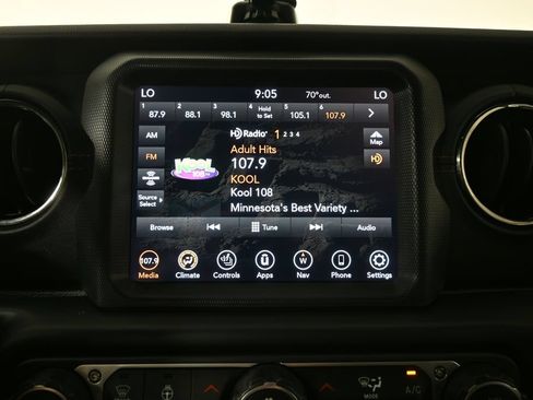 Used 2021 Jeep Wrangler Unlimited Sahara AWD/4WD image 26