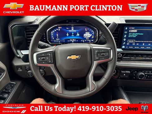 Used 2025 Chevrolet Silverado 2500 LTZ w/ LTZ Convenience Package AWD/4WD image 14