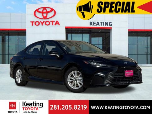 Used 2025 Toyota Camry LE image 1