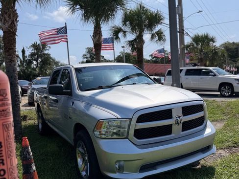 Used 2015 RAM 1500 Express RWD image 4
