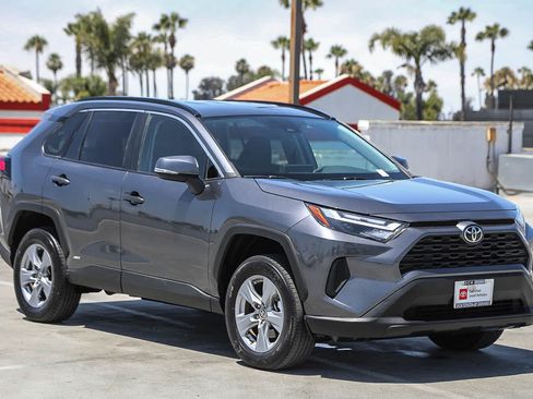 Certified 2025 Toyota RAV4 XLE AWD/4WD image 5