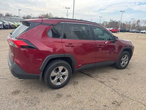 Used 2022 Toyota RAV4 XLE image 10