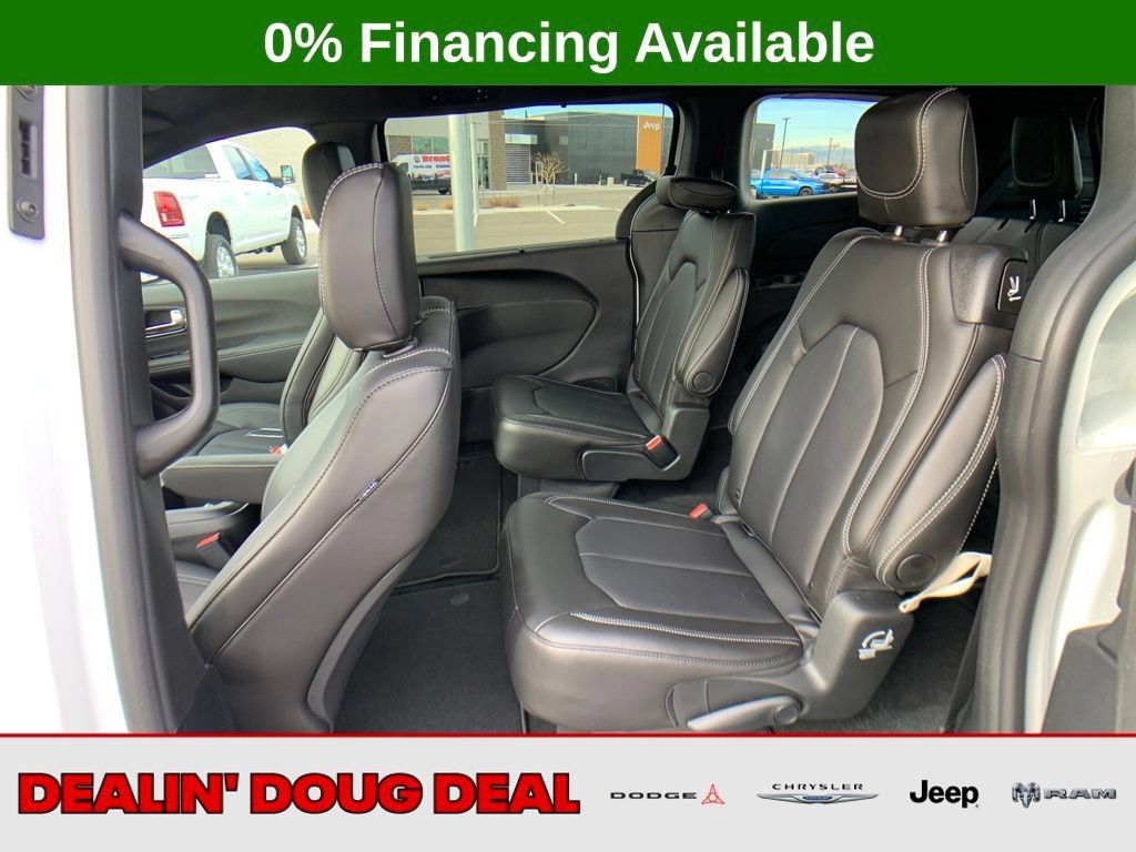 New 2026 Chrysler Pacifica Select w/ S Appearance Package AWD/4WD image 25