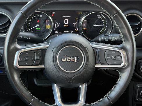 Used 2022 Jeep Wrangler Unlimited Sahara w/ Cold Weather Group AWD/4WD image 18