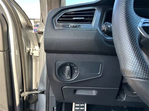 Used 2023 Volkswagen Tiguan SE R-Line image 20