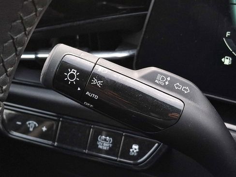 Used 2023 Kia Niro EX image 22