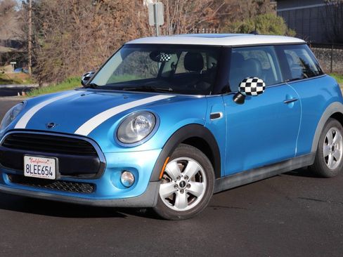 Used 2016 MINI Cooper 2-Door Hardtop image 4