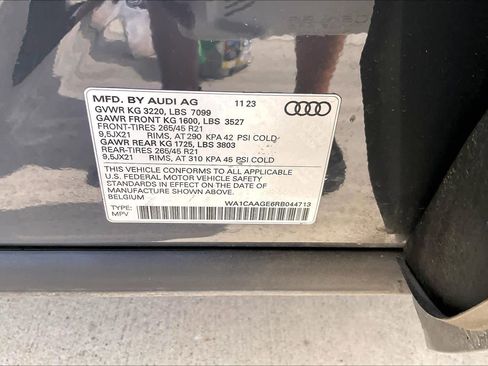 Used 2024 Audi Q8 e-tron Premium Plus w/ Premium Plus Package AWD/4WD image 33