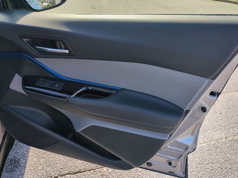 Used 2019 Toyota C-HR XLE FWD image 32