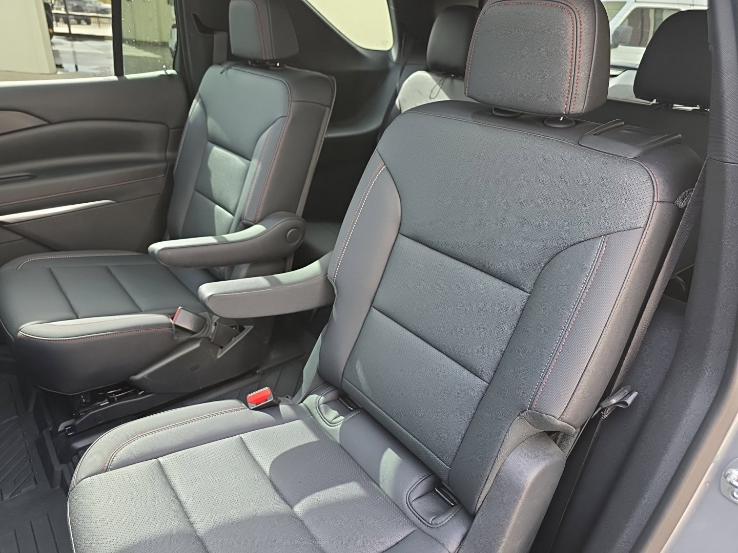 Used 2025 Chevrolet Traverse Z71 AWD/4WD image 19
