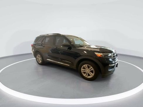 Used 2021 Ford Explorer XLT w/ Equipment Group 202A AWD/4WD image 2