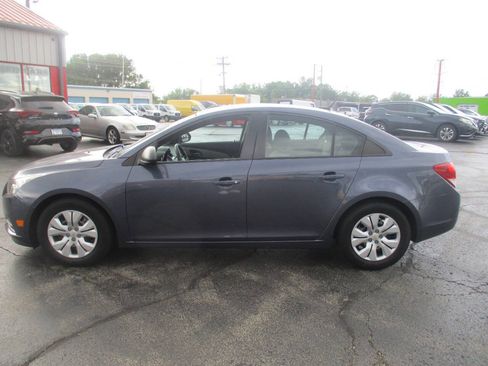 Used 2014 Chevrolet Cruze LS FWD image 2