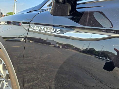 Used 2022 Lincoln Nautilus Reserve w/ Equipment Group 201A image 11