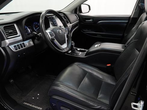 Used 2018 Toyota Highlander Limited AWD/4WD image 9