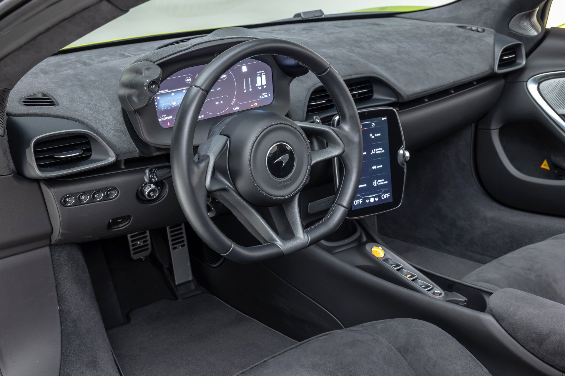 Used 2025 McLaren Artura Spider RWD image 63