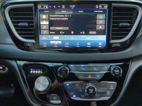 Used 2025 Chrysler Pacifica Select FWD image 14