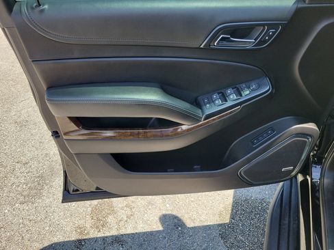 Used 2020 Chevrolet Suburban LT RWD image 25