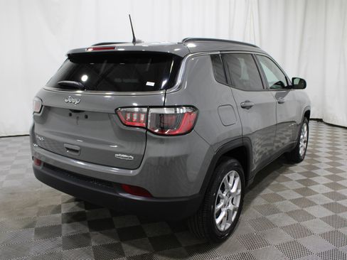 Used 2024 Jeep Compass Latitude image 34