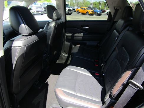 Used 2025 Nissan Pathfinder Platinum w/ Cargo Package AWD/4WD image 15