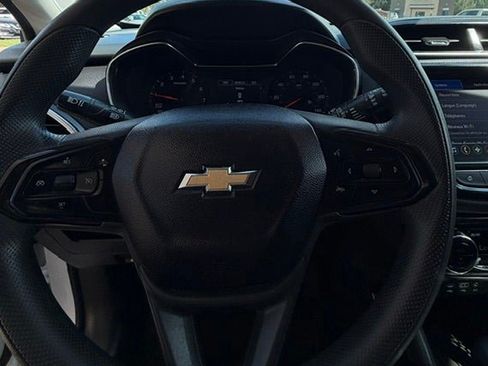 Used 2022 Chevrolet TrailBlazer LT w/ Convenience Package FWD image 10