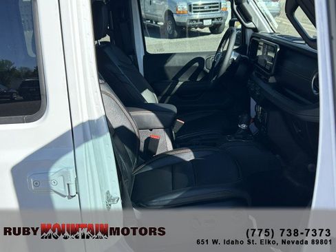 Used 2025 Jeep Wrangler Unlimited Sahara AWD/4WD image 26