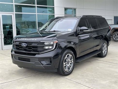 Used 2025 Ford Expedition Active image 1