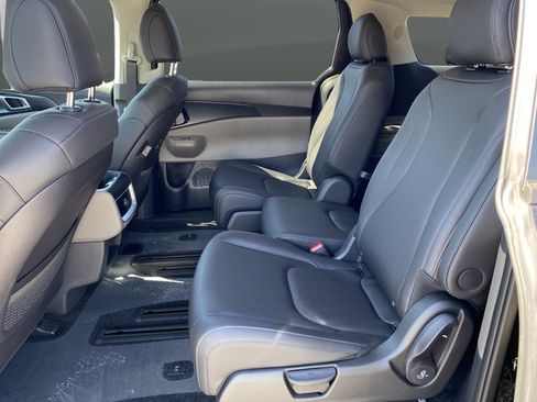 New 2026 Kia Carnival LXS FWD image 15
