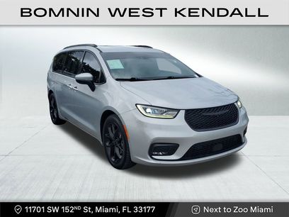 Used 2023 Chrysler Pacifica Touring-L w/ S Appearance Package