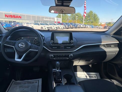 Used 2025 Nissan Altima 2.5 SV AWD/4WD image 13