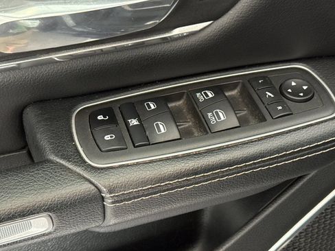Used 2022 RAM 1500 Laramie AWD/4WD image 11